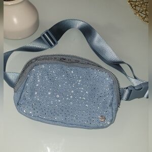 Elegant Gray Crossbody Bag with Shimmering Details
